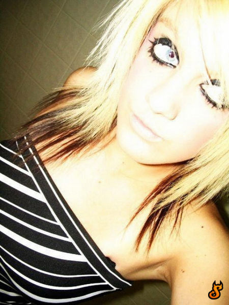 New Selection with Emo Girls (35 pics)