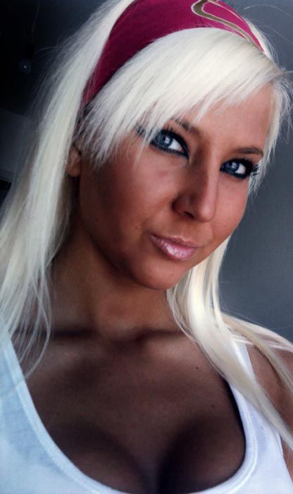 Girl In Love With Tanning