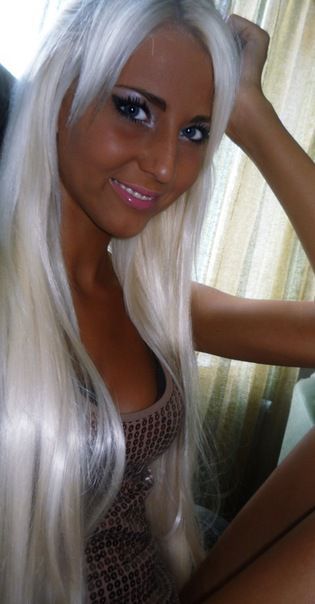 Girl In Love With Tanning