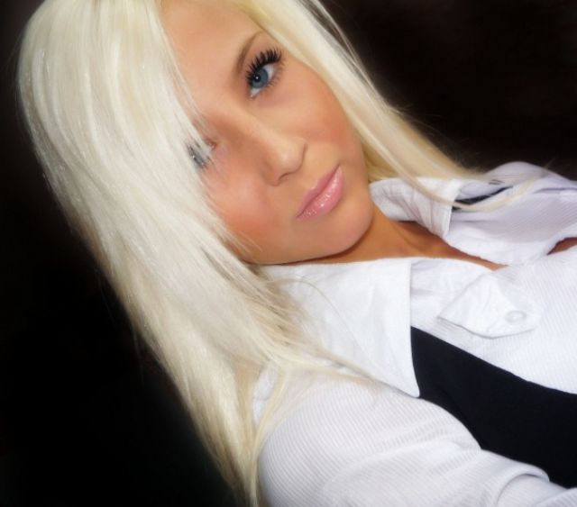 Girl In Love With Tanning