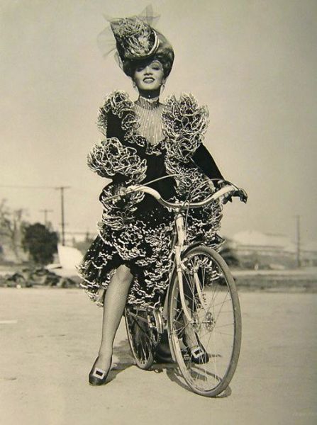 Rare Photographs of Celebrities. Part 16