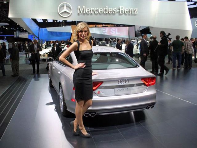 Detroit Auto Show Babes
