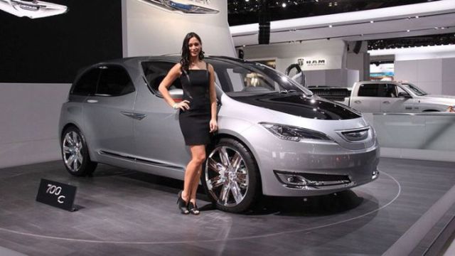 Detroit Auto Show Babes