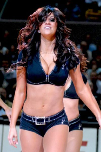 Spurs Cheerleaders Are Easy on the Eye