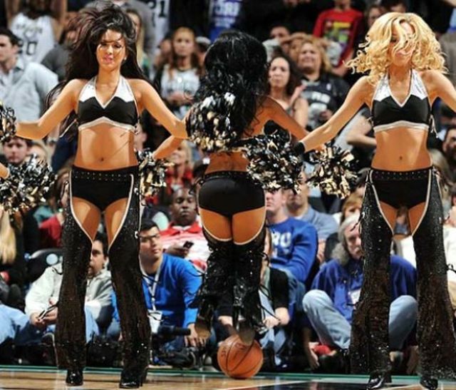Spurs Cheerleaders Are Easy on the Eye