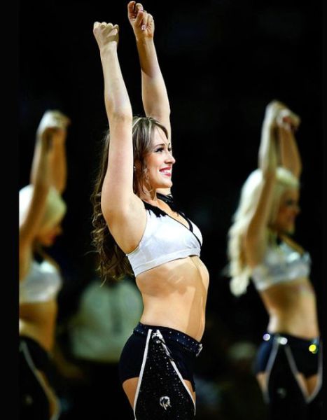 Spurs Cheerleaders Are Easy on the Eye