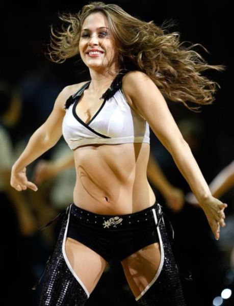 Spurs Cheerleaders Are Easy on the Eye