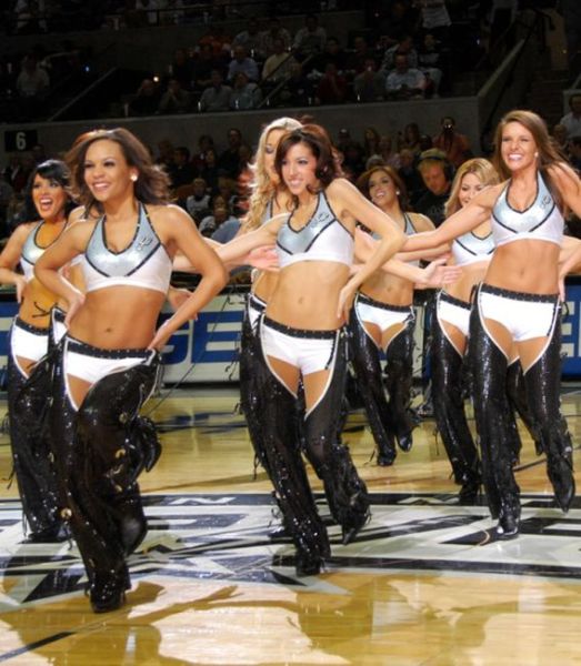 Spurs Cheerleaders Are Easy on the Eye