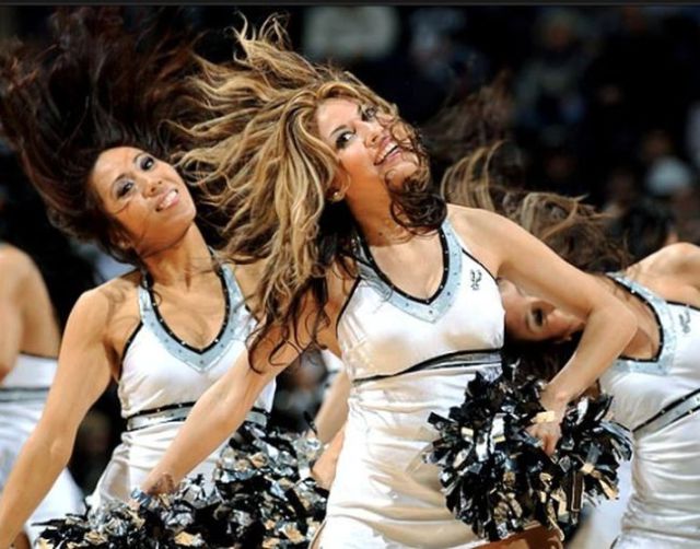 Spurs Cheerleaders Are Easy on the Eye