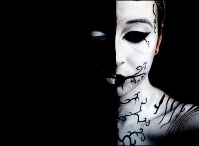 Weird “Glamorous Gore” Make-Up