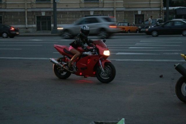 This Motorcycle Chick Is Really Steamy