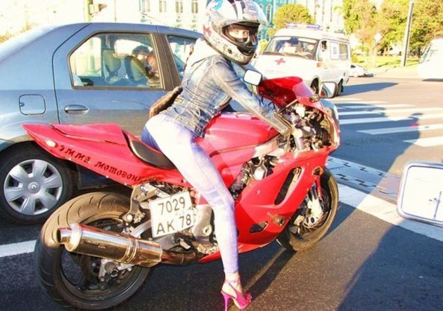 This Motorcycle Chick Is Really Steamy