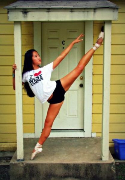 These Stretching Girls Will Raise Your… Mood!