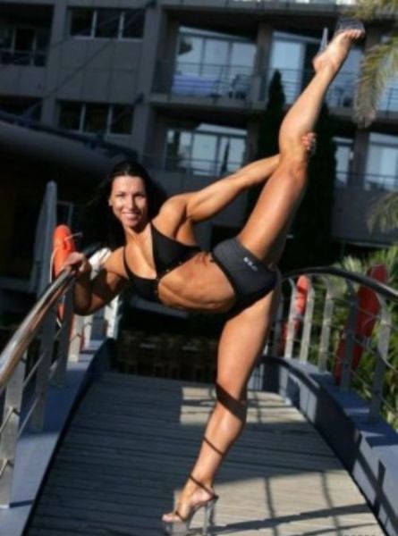 These Stretching Girls Will Raise Your… Mood!