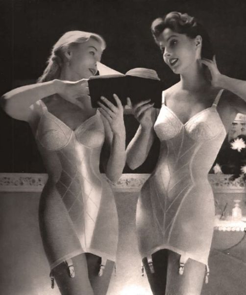 What’s Not to Love about These Pretty Pin Up Girls