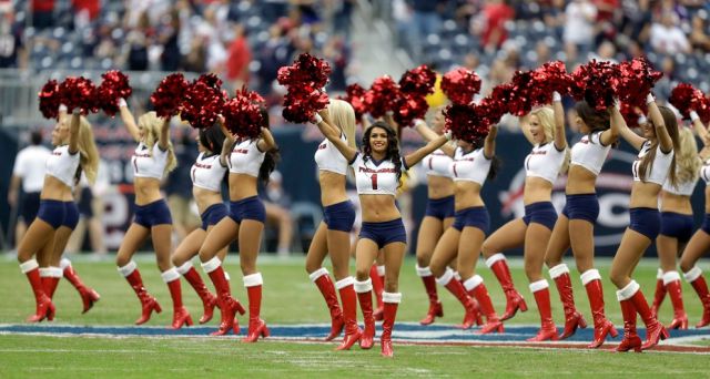 Cheerleading Snow Maidens Spread the Christmas Spirit