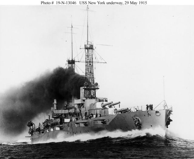 Great Photos of Navy Ships in the Middle of the Ocean