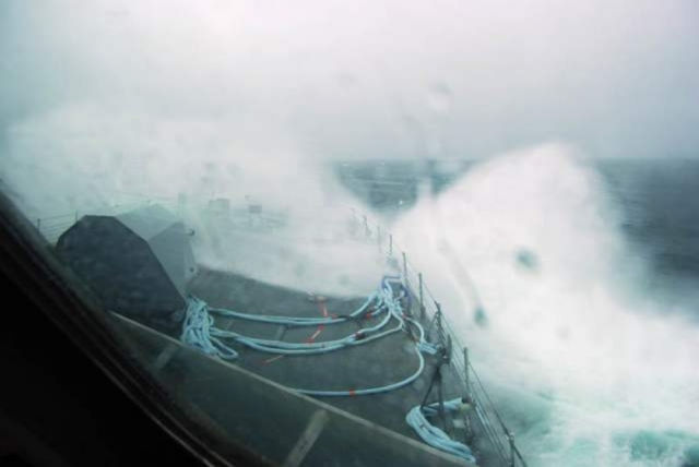 Great Photos of Navy Ships in the Middle of the Ocean