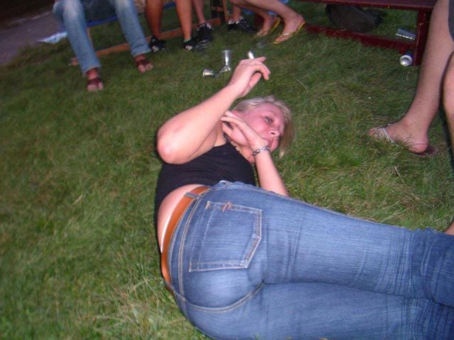 Hot Girls Rock Out with Their Denims On