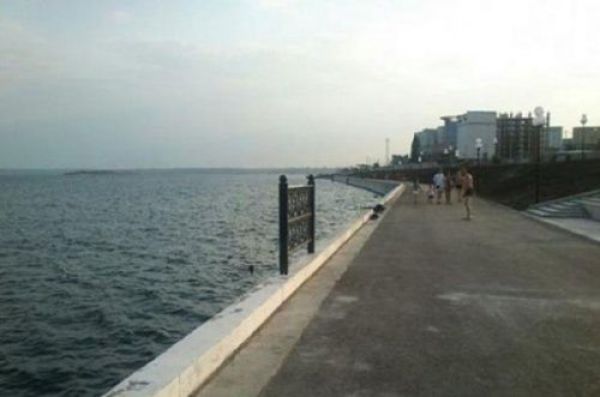 These Construction Workers Should Be Fired Immediately