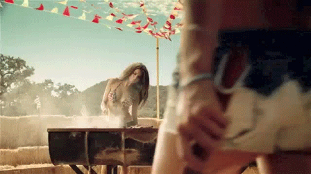 Sexy GIFs of the Sensational Sara Jean Underwood