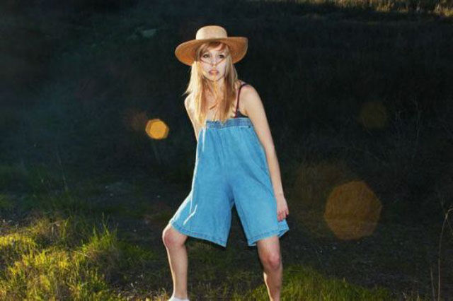 Models Posing in Really Uncomfortable Positions