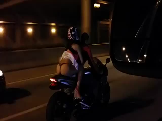 Cab Driver Enjoys the View While Working (VIDEO)