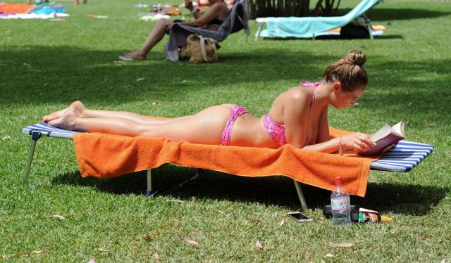 Beautiful Babes in Skimpy Bikinis