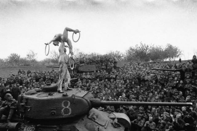 Jaw-Dropping Moments In History Captured On Camera