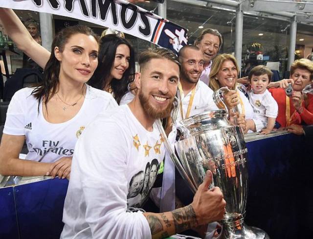 The Hottest Wives And Girlfriends Of Football Players