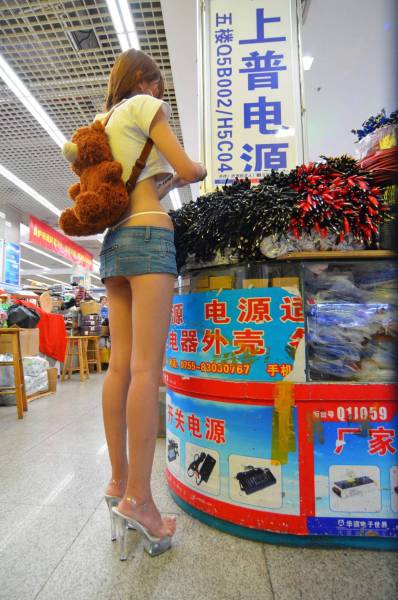 A Chinese Model Earns Money By Walking Around Half-Naked