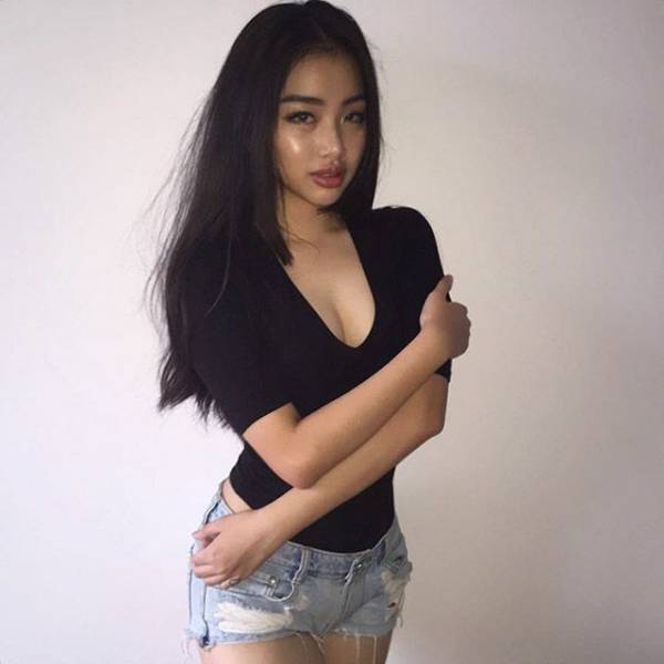 Asian Girls That Are Real Stunners